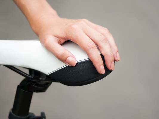Ein hilfreicher Artikel um deinen Fahrradsattel richtig einzustellen. Das benötigst du, damit du deinen Sattel perfekt einstellen kannst.